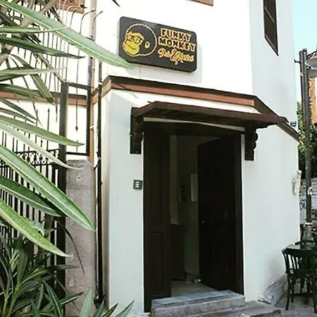 بيت شباب Funky Monkey Hostel&pub *