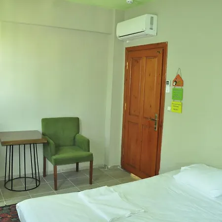 Funky Monkey Hostel&pub * أنطاليا