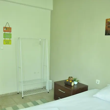 Funky Monkey Hostel&pub بيت شباب *