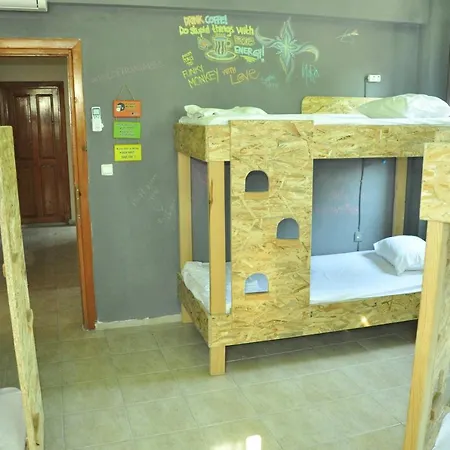 Funky Monkey Hostel&pub بيت شباب أنطاليا